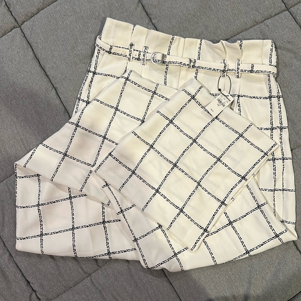 Express. New with tag. Wide leg high rise. Size 10R.